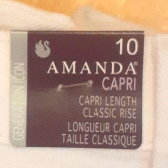 3 for $25 Bundle Sale- NWT Gloria Vanderbilt White Denim Capris, Size 10 - Picture 2 of 16